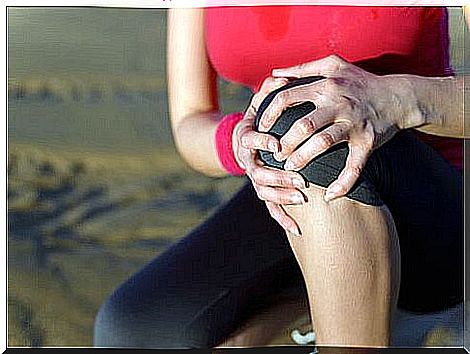 Woman with knee pain