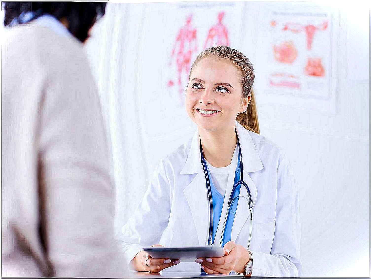 Doctor talking to patient in the preoperative period.