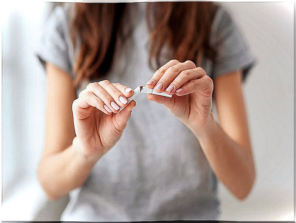 Woman breaking a cigarette.