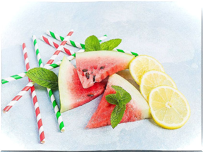 Lemon and watermelon to cleanse your kidneys.