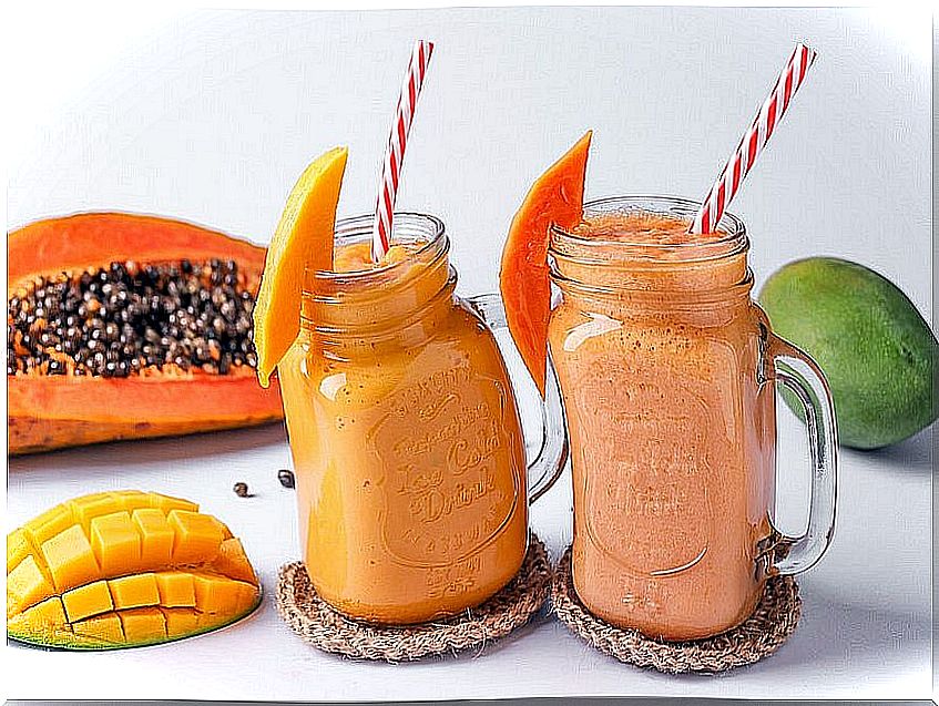 Smoothies with papaya