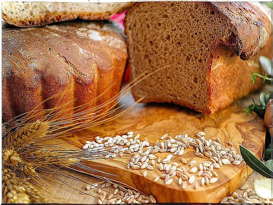 Whole wheat bread with rye and spelled