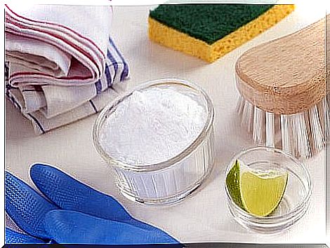 Sodium bicarbonate and lemon for an ecological cleaning in our home