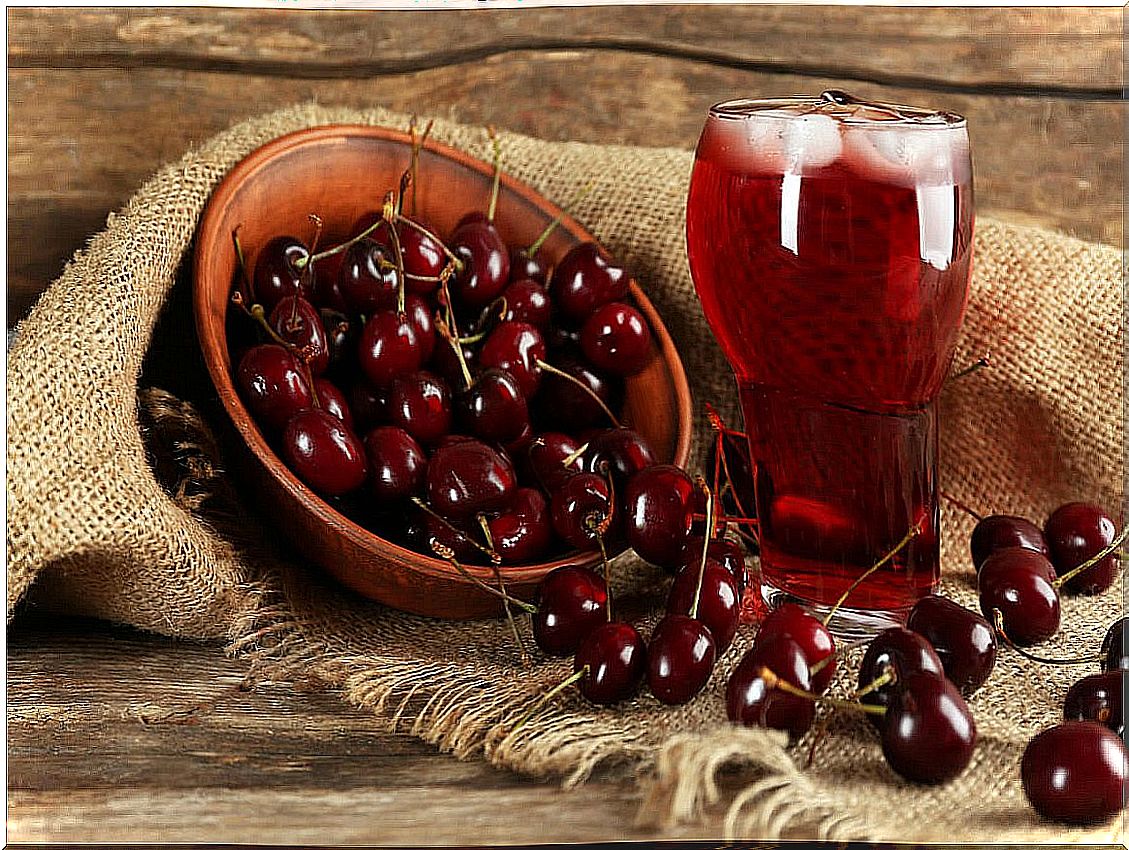 Cherries to prepare gazpacho.