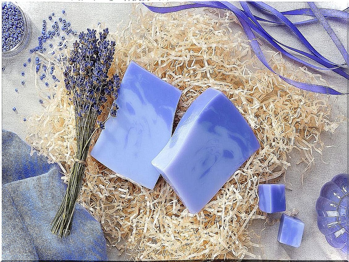 How to make a homemade lavender soap?