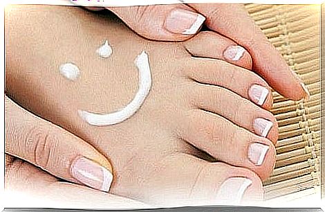 foot with cream