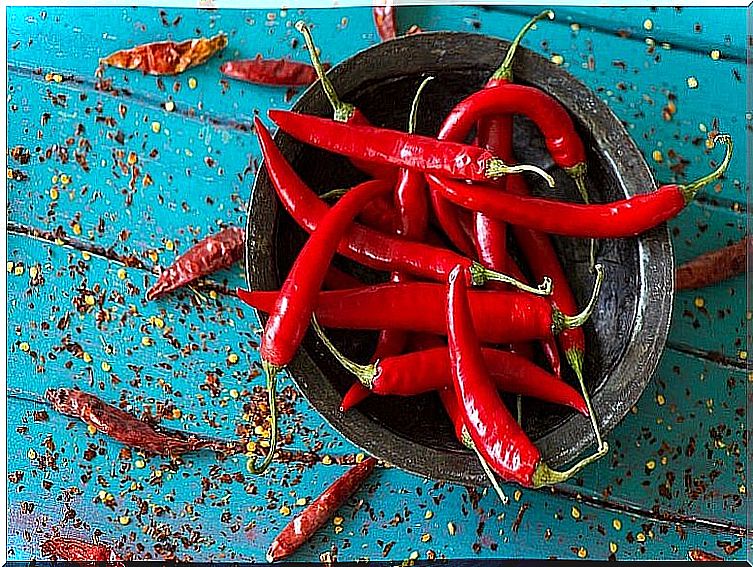 Foods to reduce appetite: red chili peppers