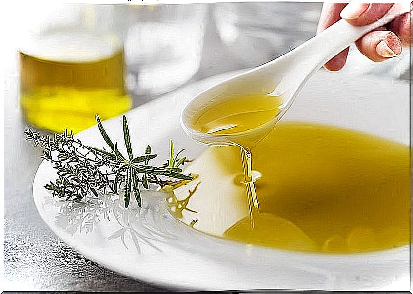 The mixture of lemon juice with olive oil and health benefits